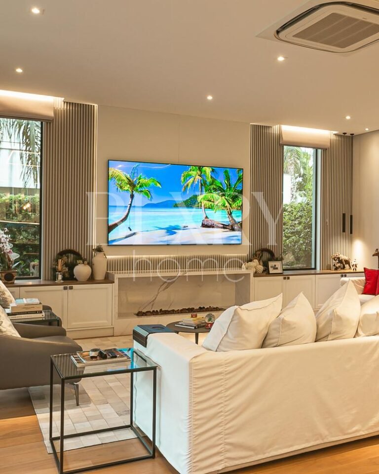 Casa com 4 suítes em Jurerê Internacional