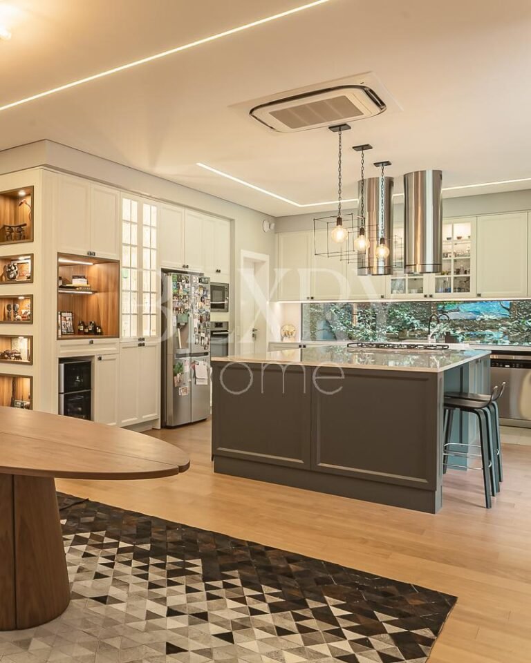 Casa com 4 suítes em Jurerê Internacional
