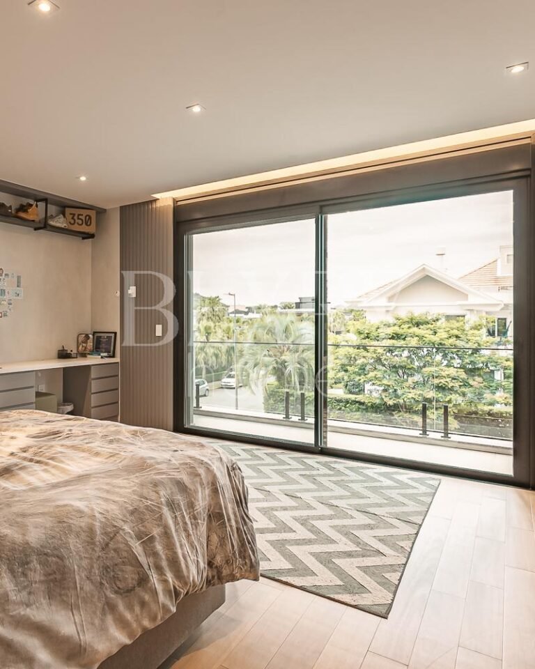 Casa com 4 suítes em Jurerê Internacional