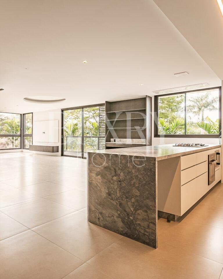 Apartamento de 3 suítes em Jurerê Internacional