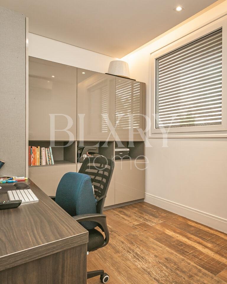 Casa com 5 suítes em Jurerê Internacional