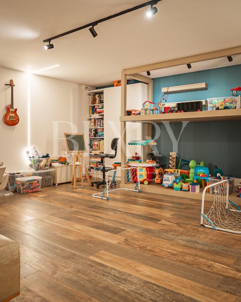 Casa com 5 suítes em Jurerê Internacional