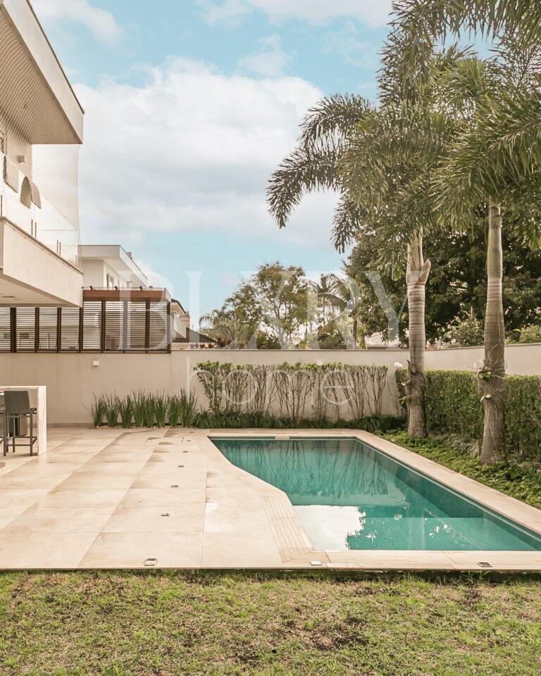 Casa com 5 suítes em Jurerê Internacional