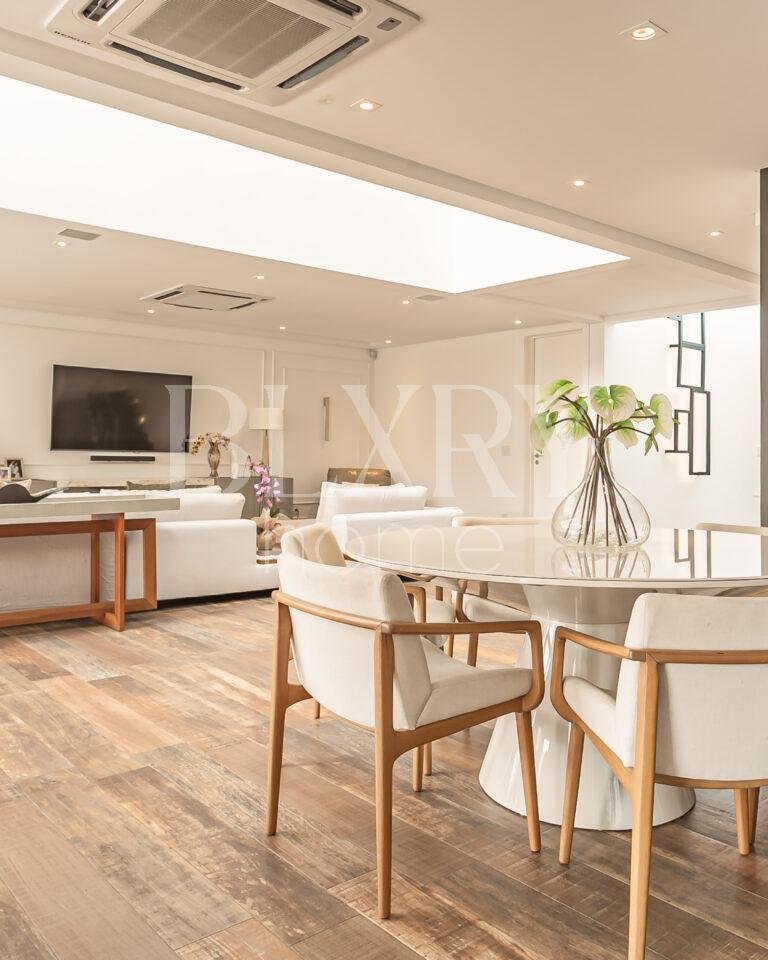 Casa com 5 suítes em Jurerê Internacional