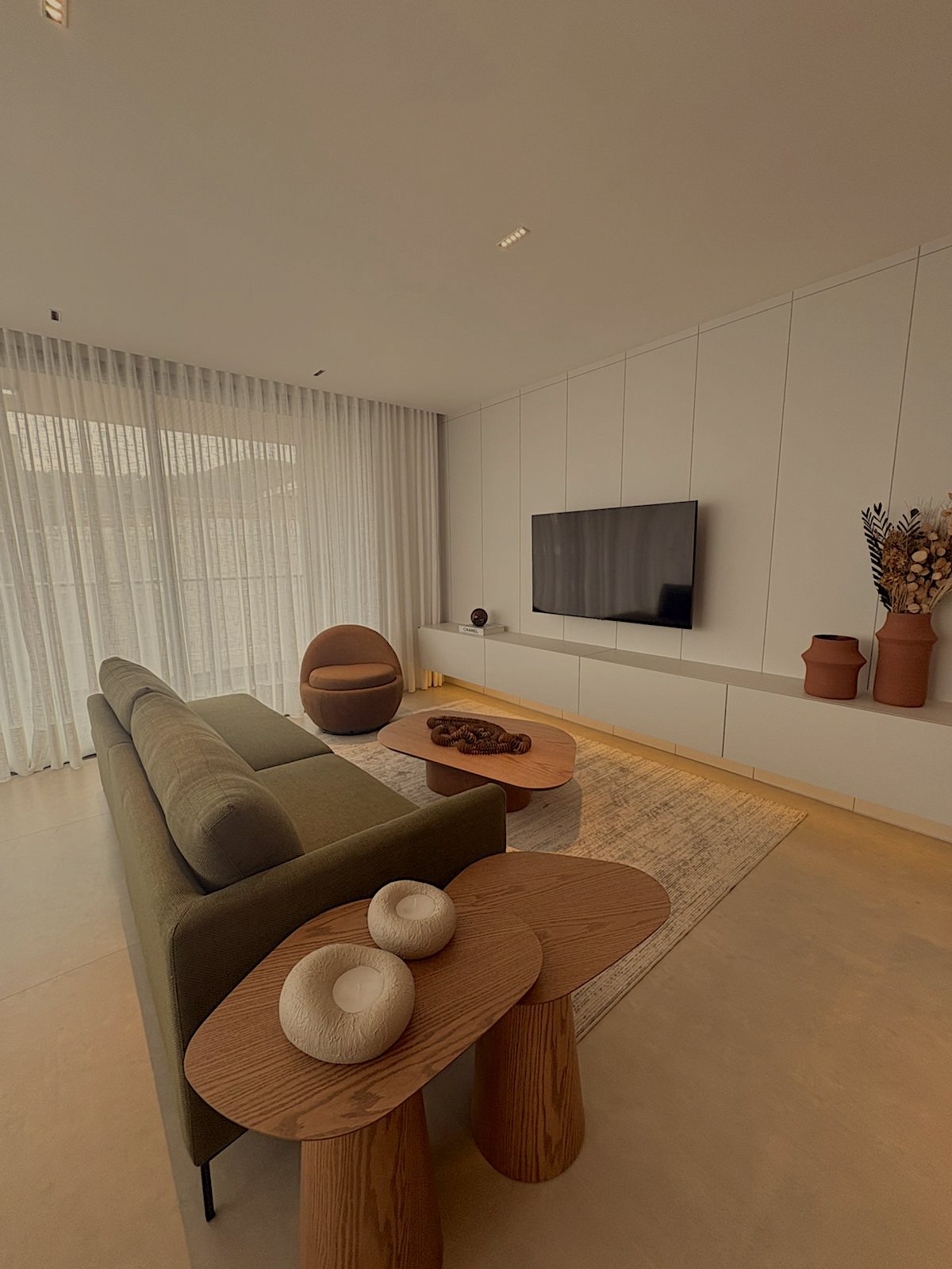Apartamento com 3 suítes para locação em Jurerê Internacional