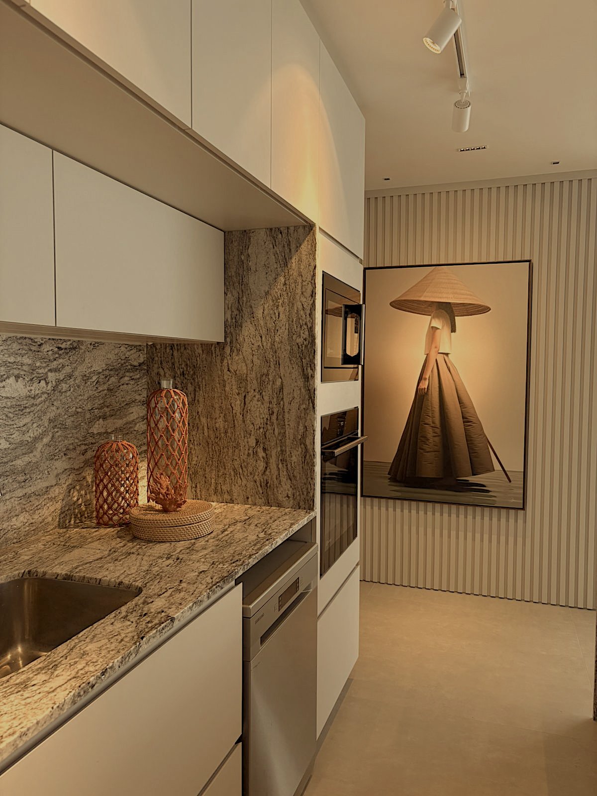 Apartamento com 3 suítes para locação em Jurerê Internacional