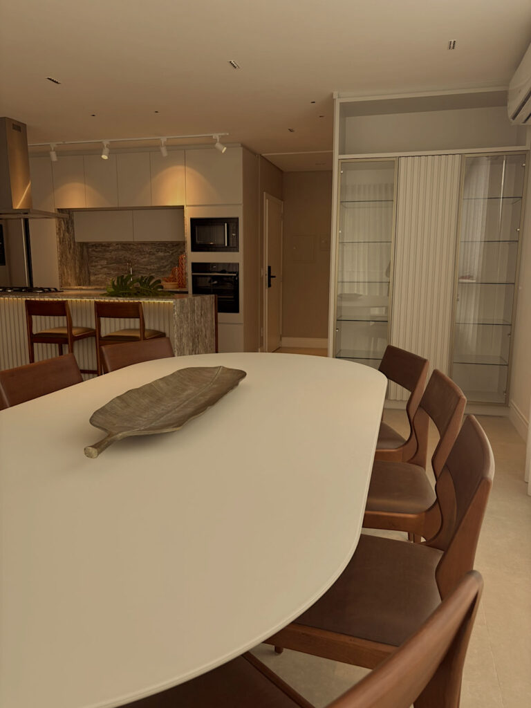 Apartamento com 3 suítes em Jurerê Internacional