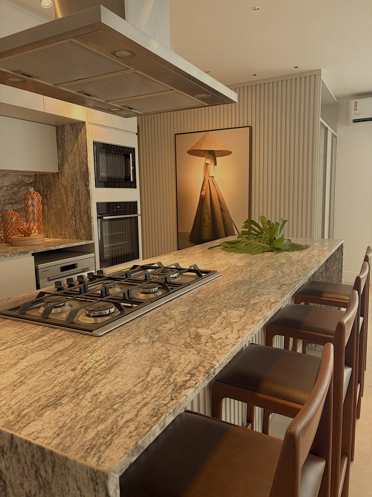 Apartamento com 3 suítes para locação em Jurerê Internacional