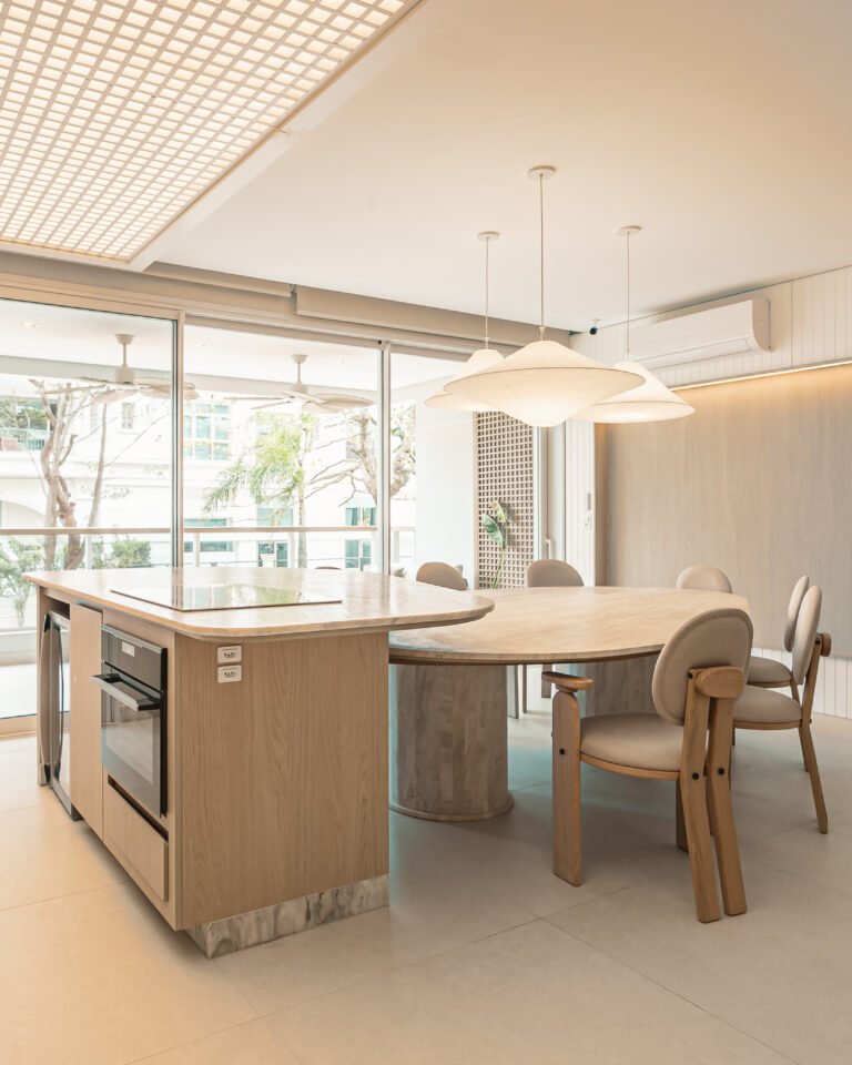 Apartamento a 100 metros do mar em Jurerê Internacional