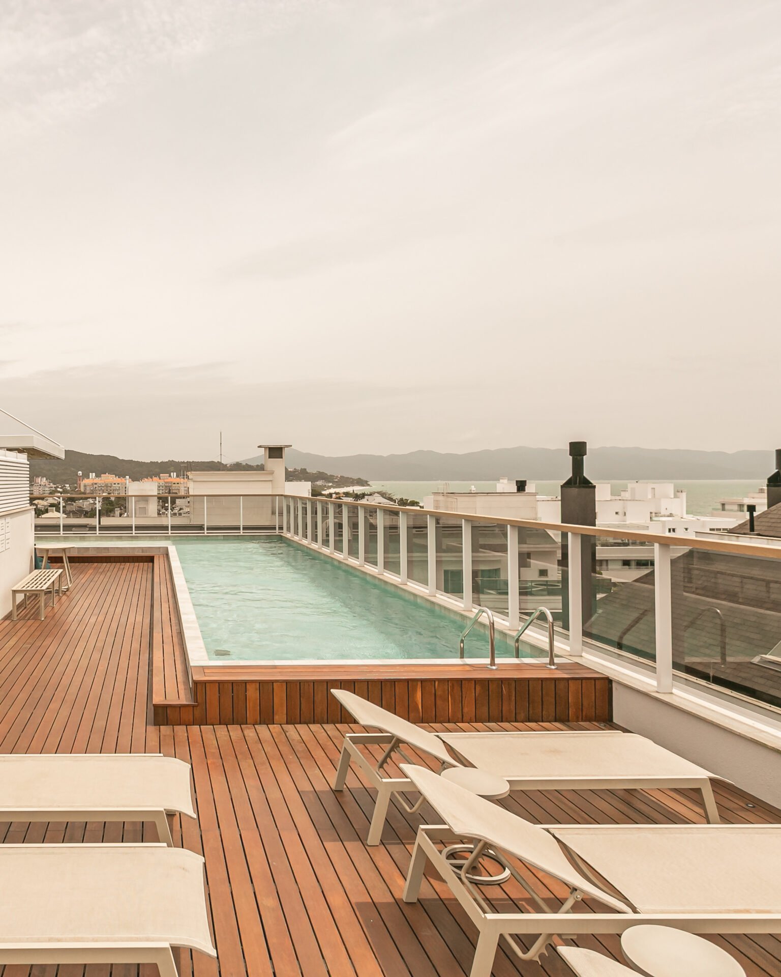 Apartamento a 100 metros do mar em Jurerê Internacional