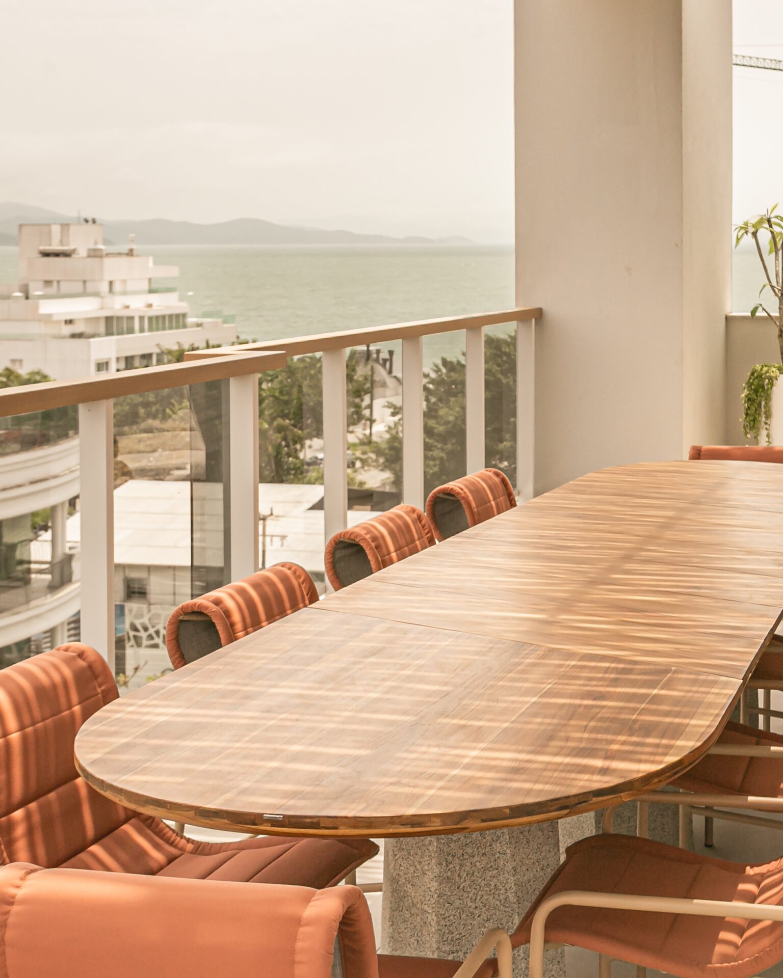 Apartamento a 100 metros do mar em Jurerê Internacional