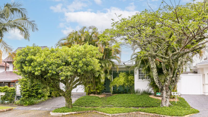 Casa a 60 metros do mar em Jurerê Internacional