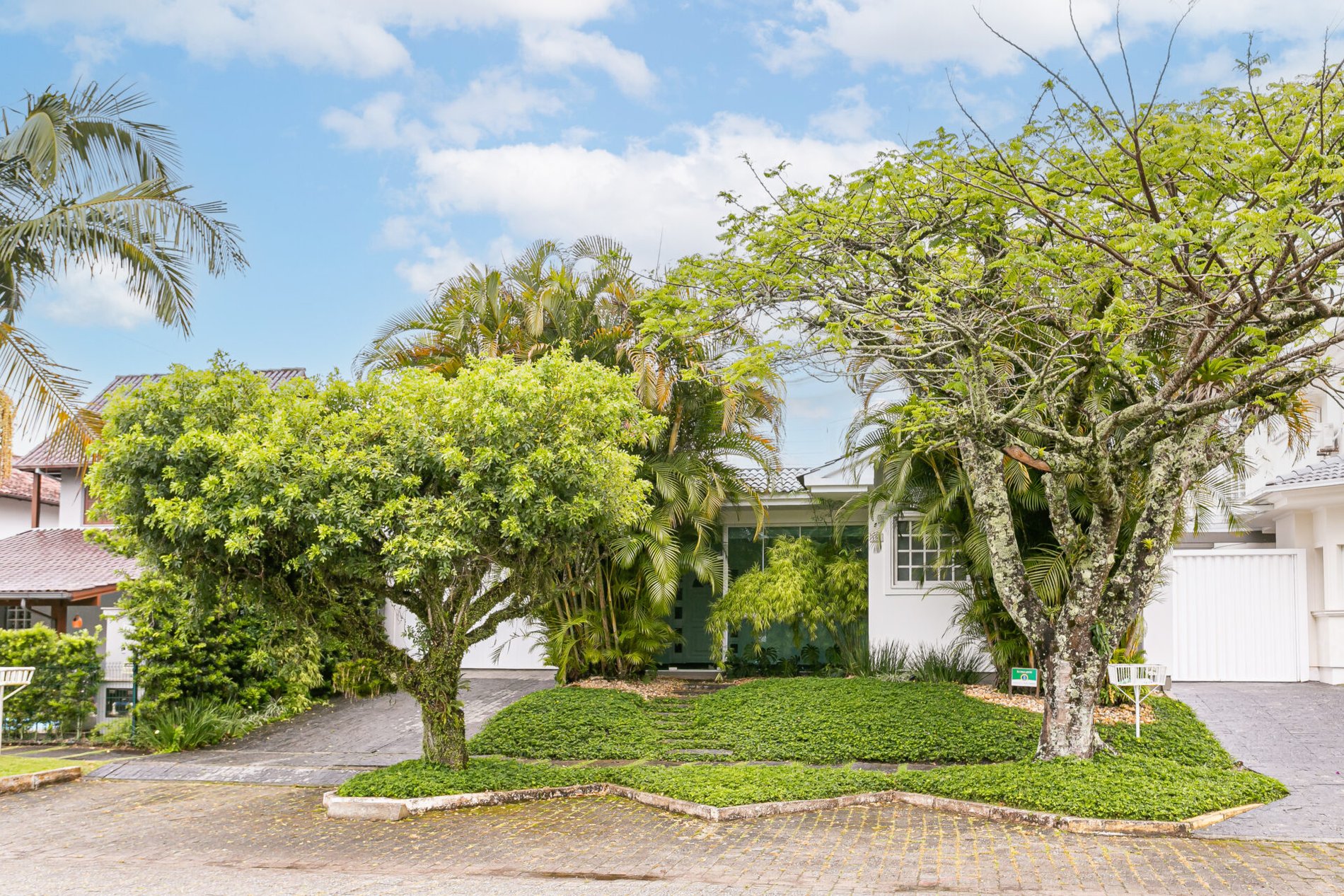 Casa a 60 metros do mar em Jurerê Internacional