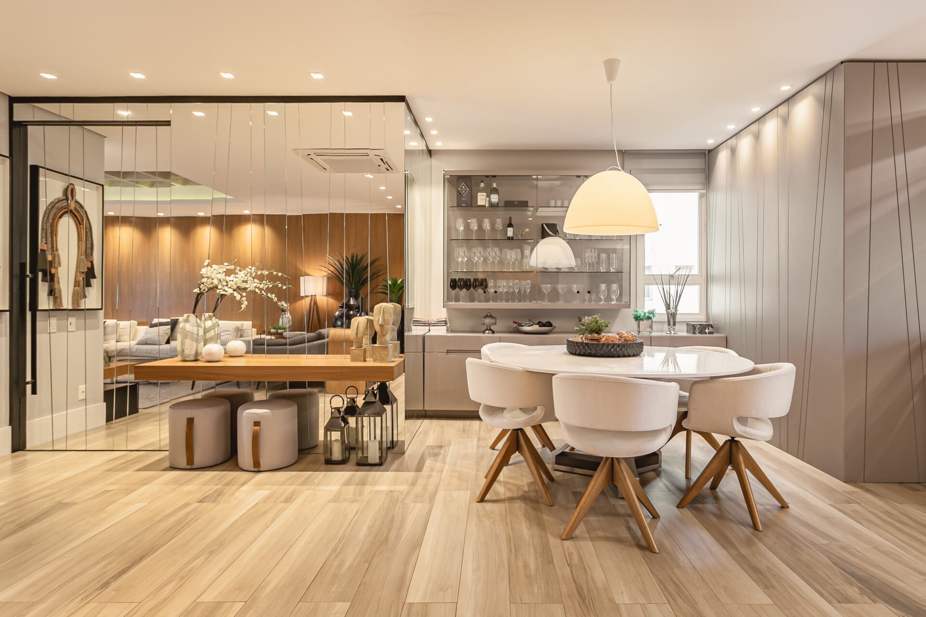 Apartamento de 4 dormitórios no Campeche