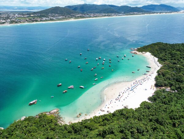 Temporada de verão 2026 projeta receber 2,1 milhões de pessoas entre dezembro e março