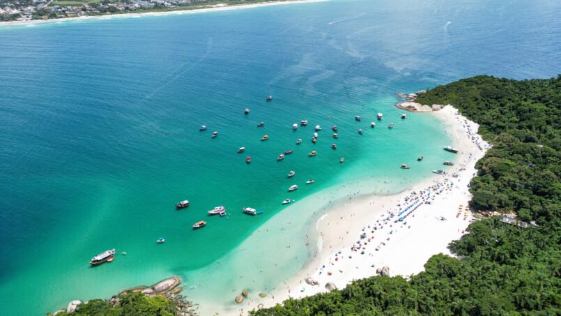 Temporada de verão 2026 projeta receber 2,1 milhões de pessoas entre dezembro e março