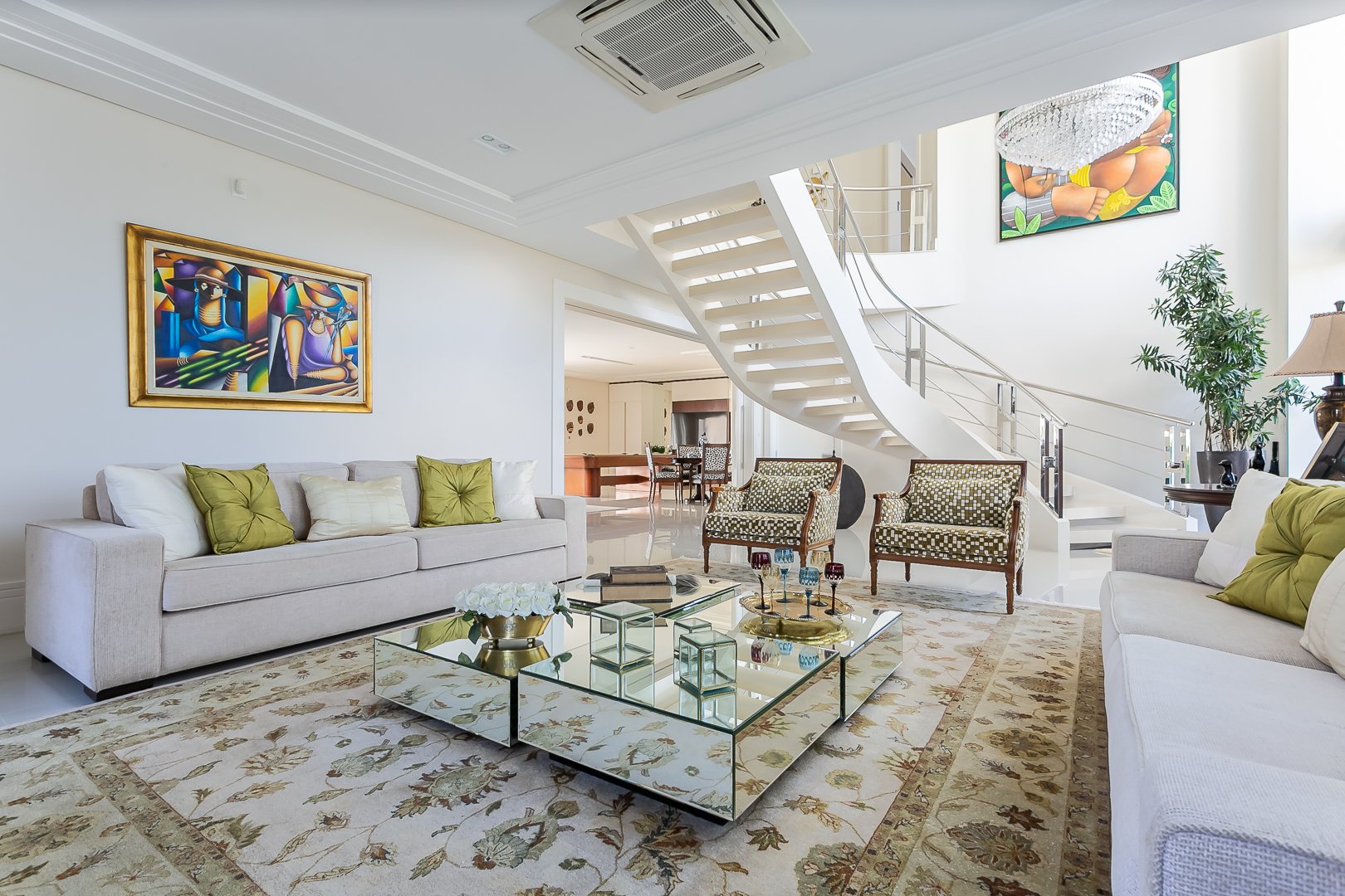 Casa clássica com vista mar em Jurerê Internacional