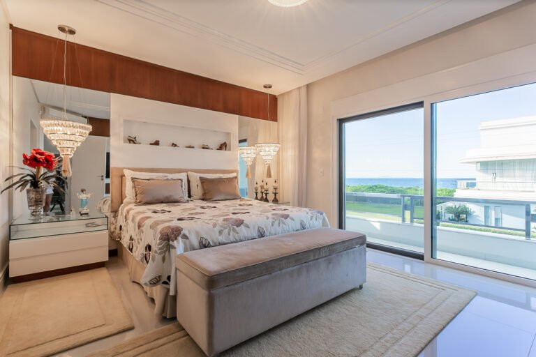 Casa clássica com vista mar em Jurerê Internacional