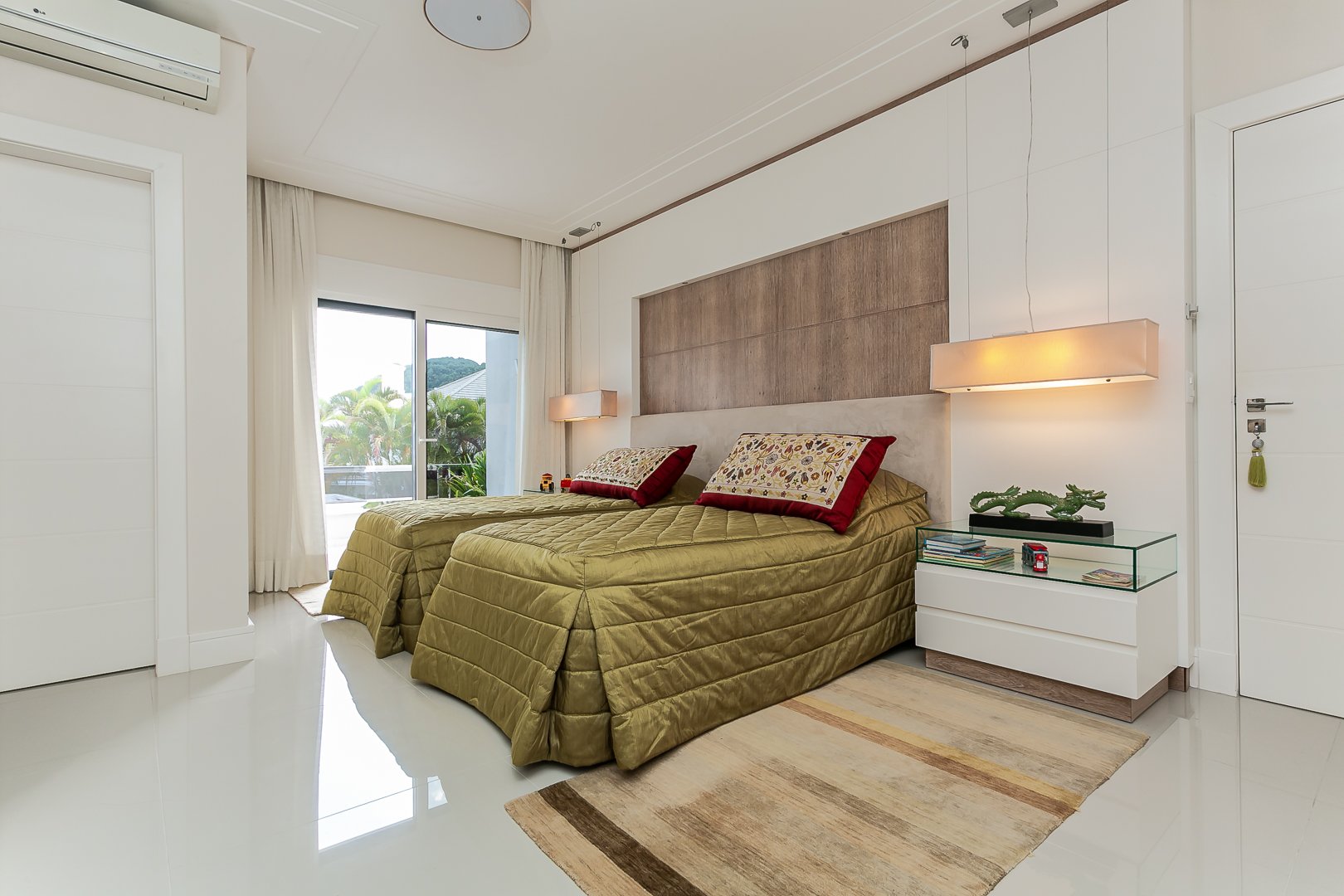 Casa clássica com vista mar em Jurerê Internacional