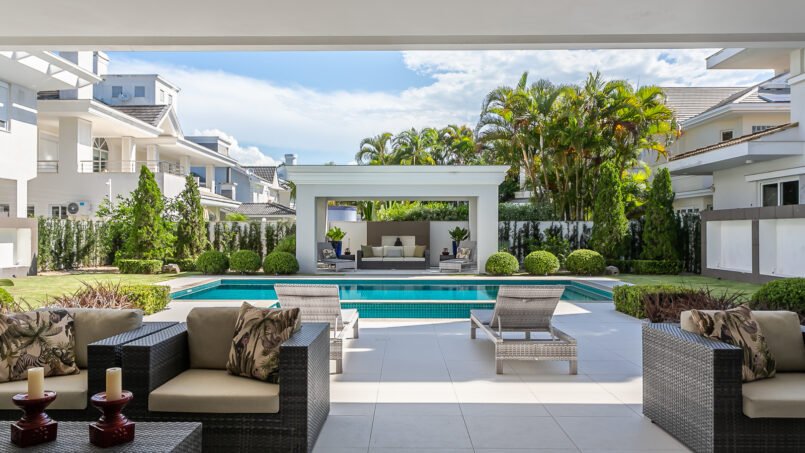 Casa clássica com vista mar em Jurerê Internacional