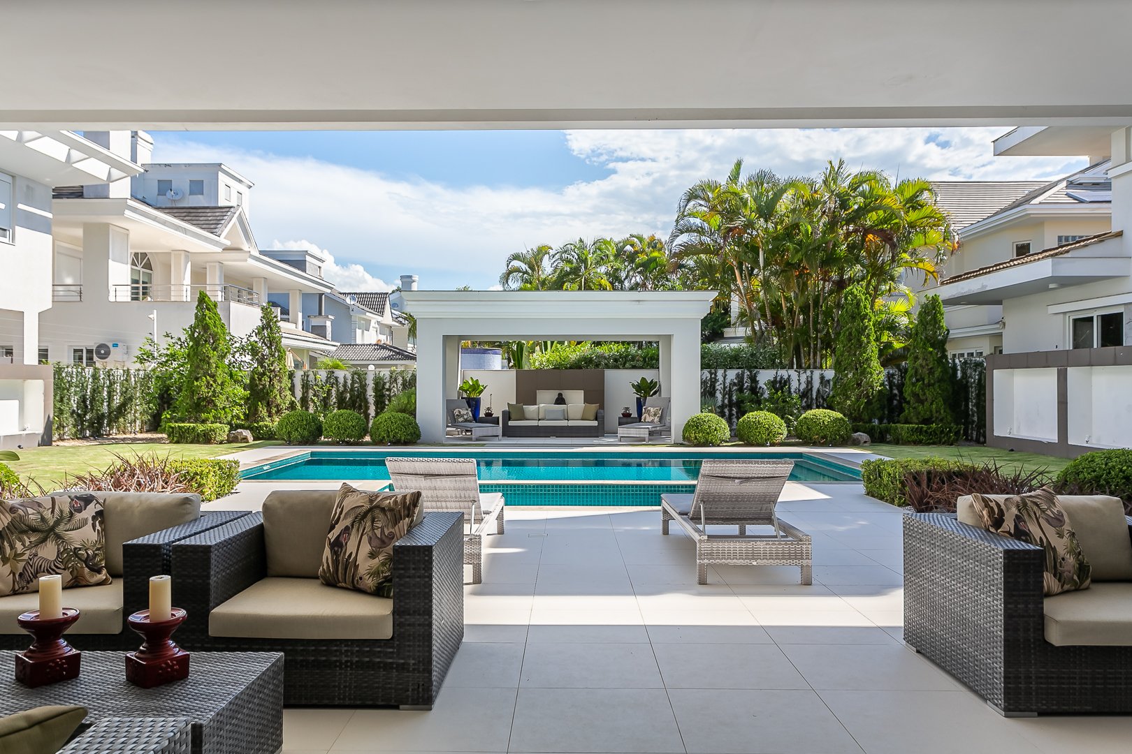 Casa clássica com vista mar em Jurerê Internacional