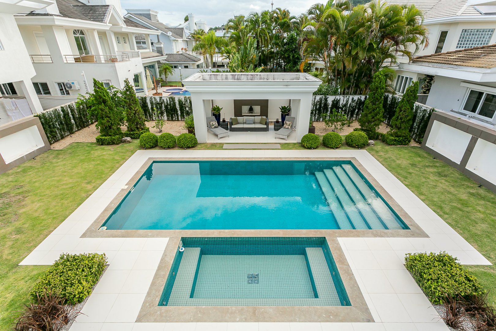 Casa clássica com vista mar em Jurerê Internacional