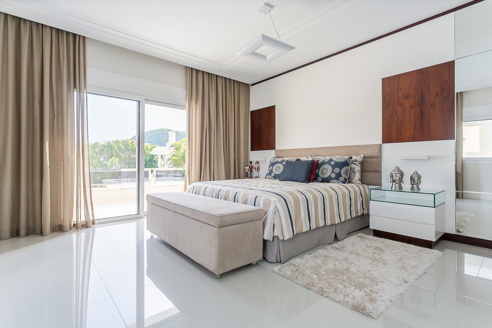 Casa clássica com vista mar em Jurerê Internacional