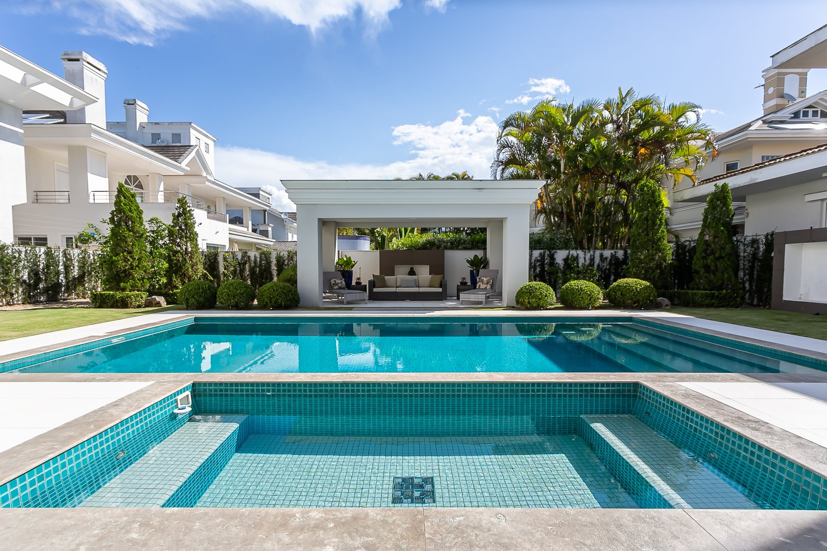 Casa clássica com vista mar em Jurerê Internacional