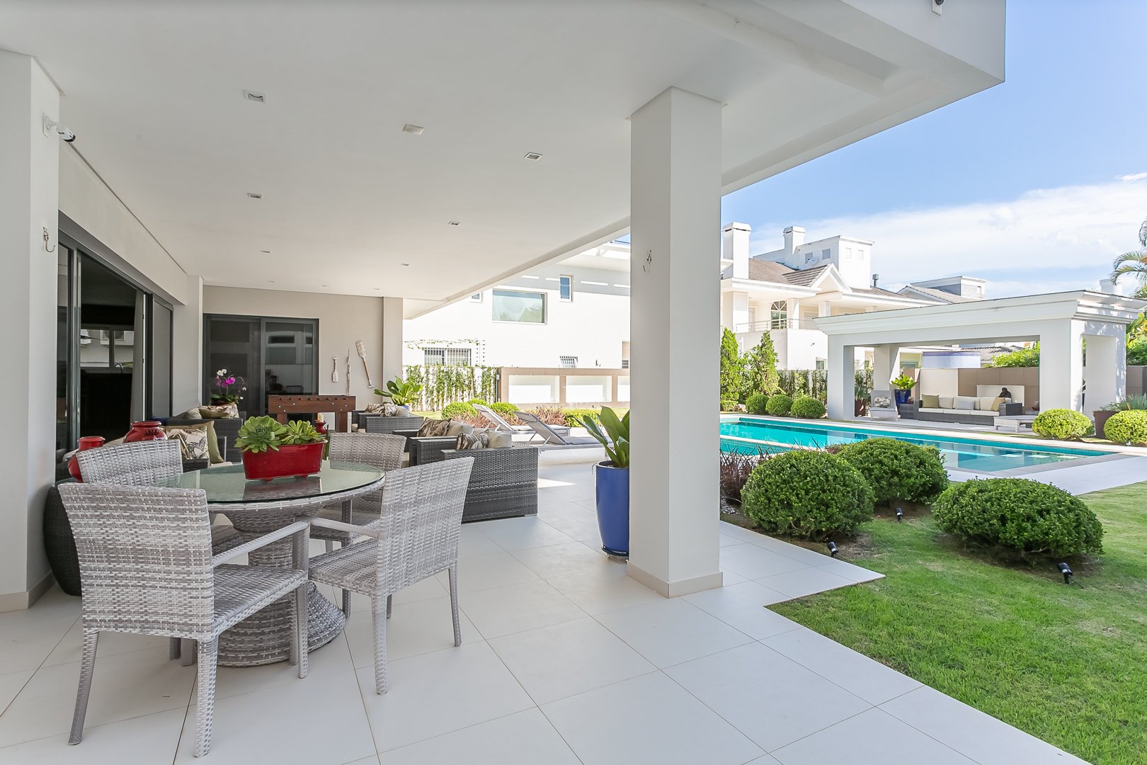 Casa clássica com vista mar em Jurerê Internacional