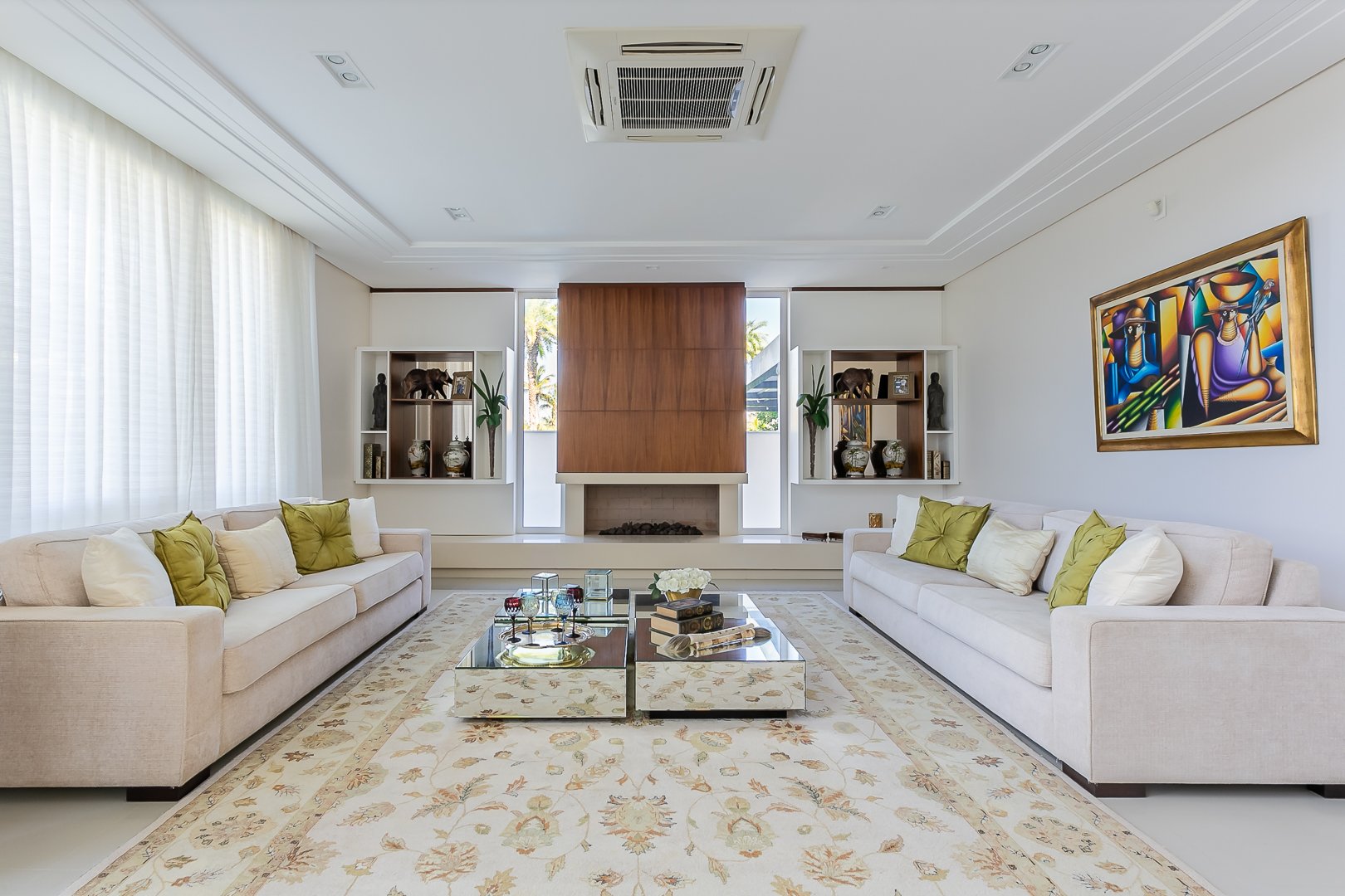 Casa clássica com vista mar em Jurerê Internacional