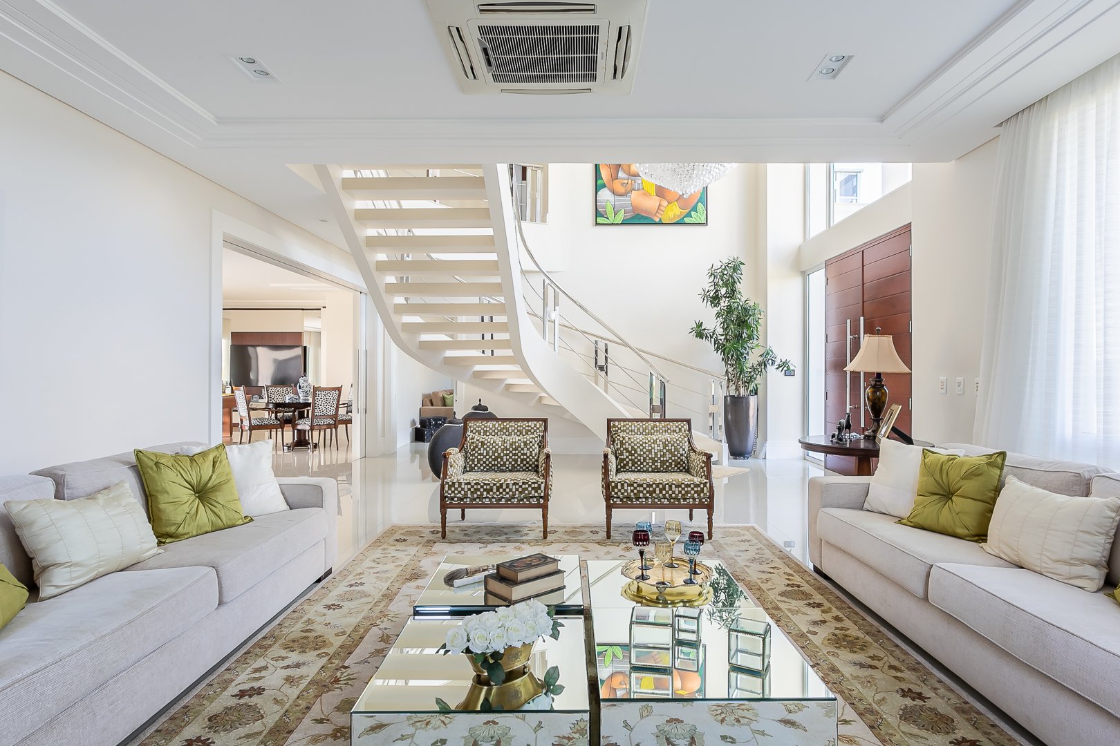 Casa clássica com vista mar em Jurerê Internacional