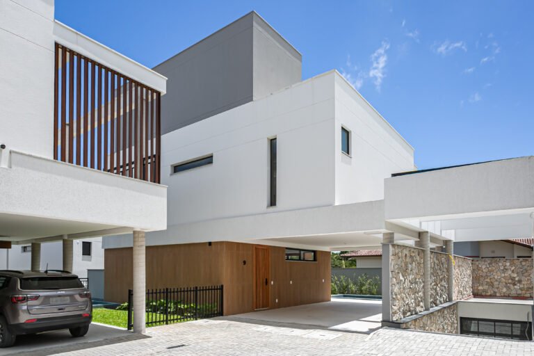 Casa em condomínio fechado no Cacupé