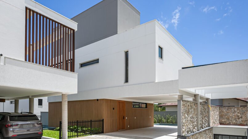 Casa em condomínio fechado no Cacupé