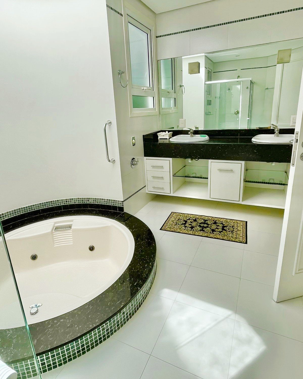 Casa 4 suítes no Bosque Amoraeville em Jurerê Internacional