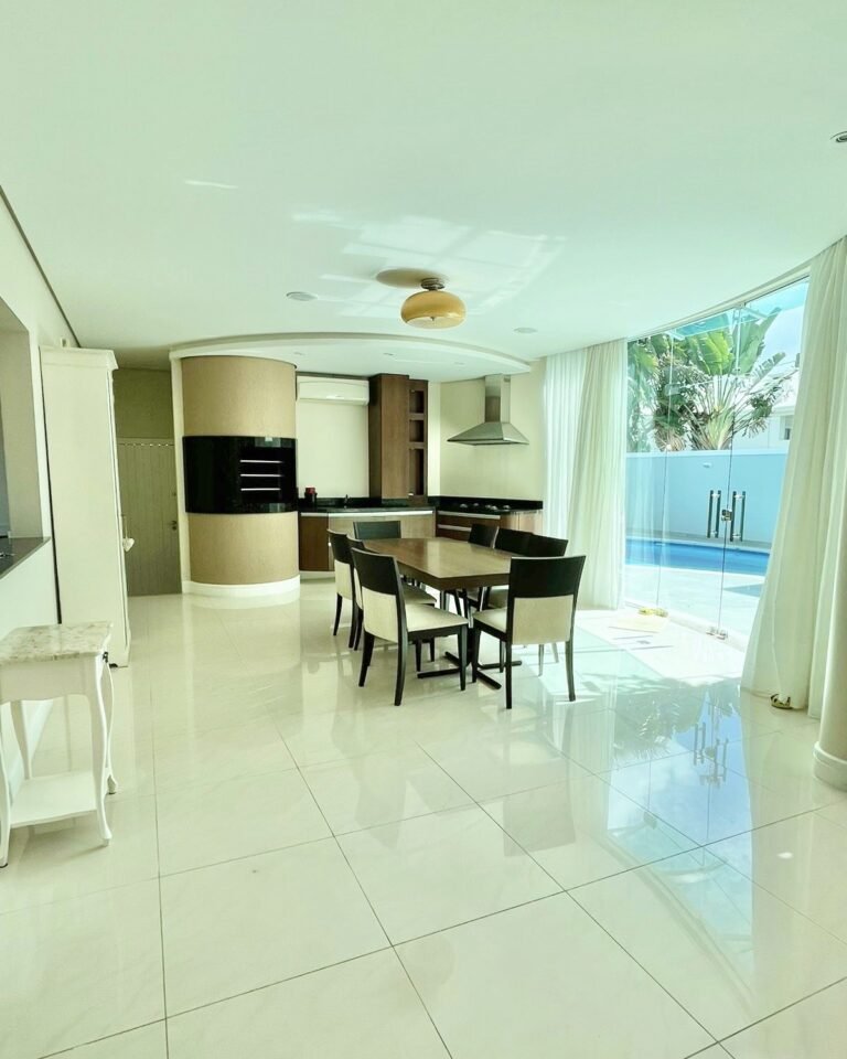 Casa 4 suítes no Bosque Amoraeville em Jurerê Internacional