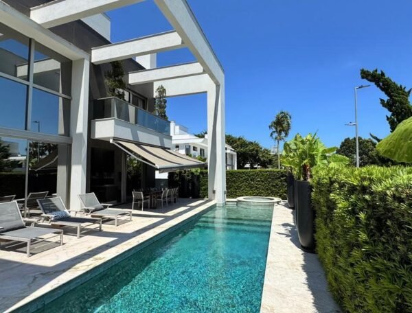 Casa no Amoraeville em Jurerê Internacional