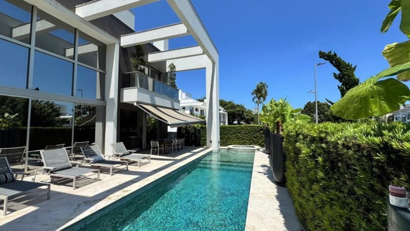 Casa no Amoraeville em Jurerê Internacional