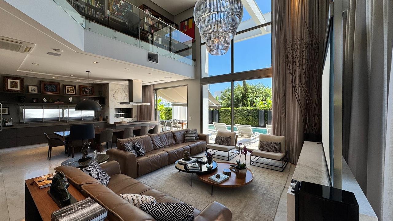 Casa no Amoraeville em Jurerê Internacional