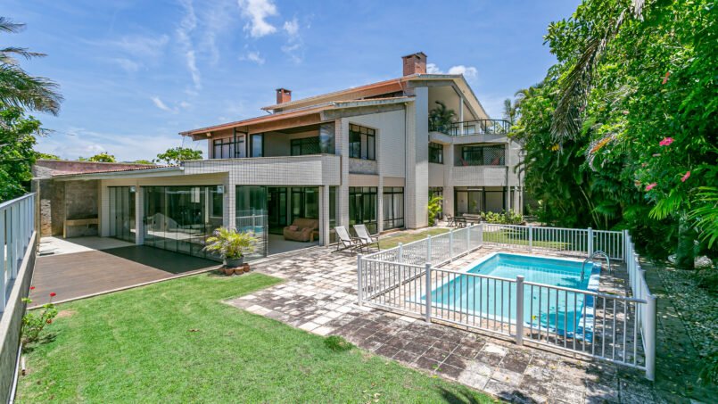 Casa em Condomínio Fechado no Morro das Pedras