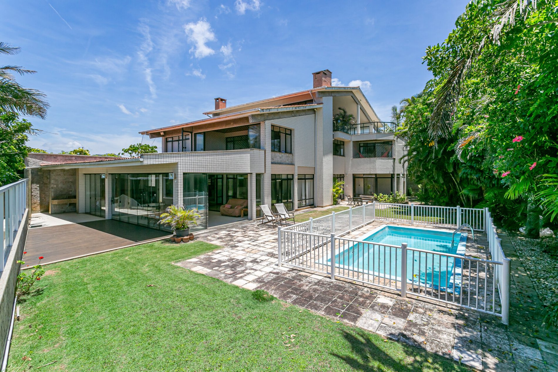 Casa em Condomínio Fechado no Morro das Pedras
