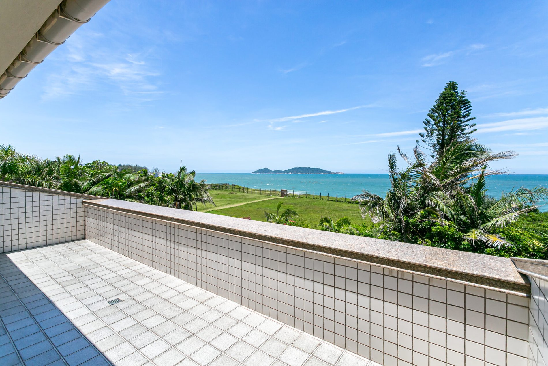 Casa em Condomínio Fechado no Morro das Pedras