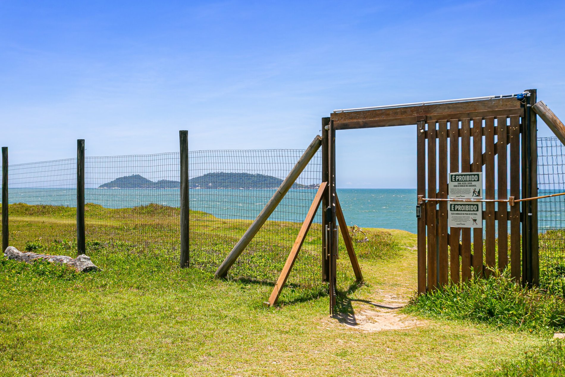 Casa em Condomínio Fechado no Morro das Pedras