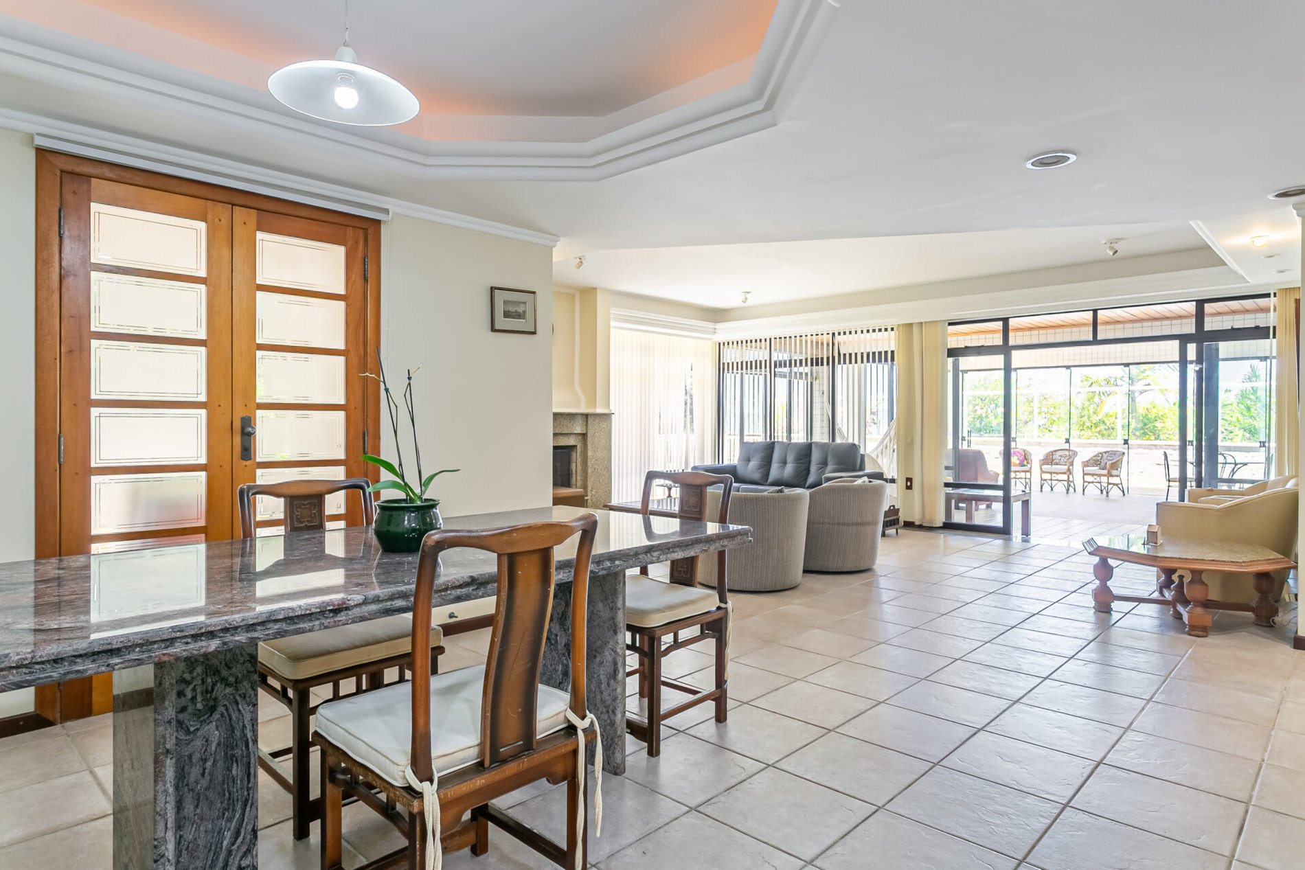 Casa em Condomínio Fechado no Morro das Pedras