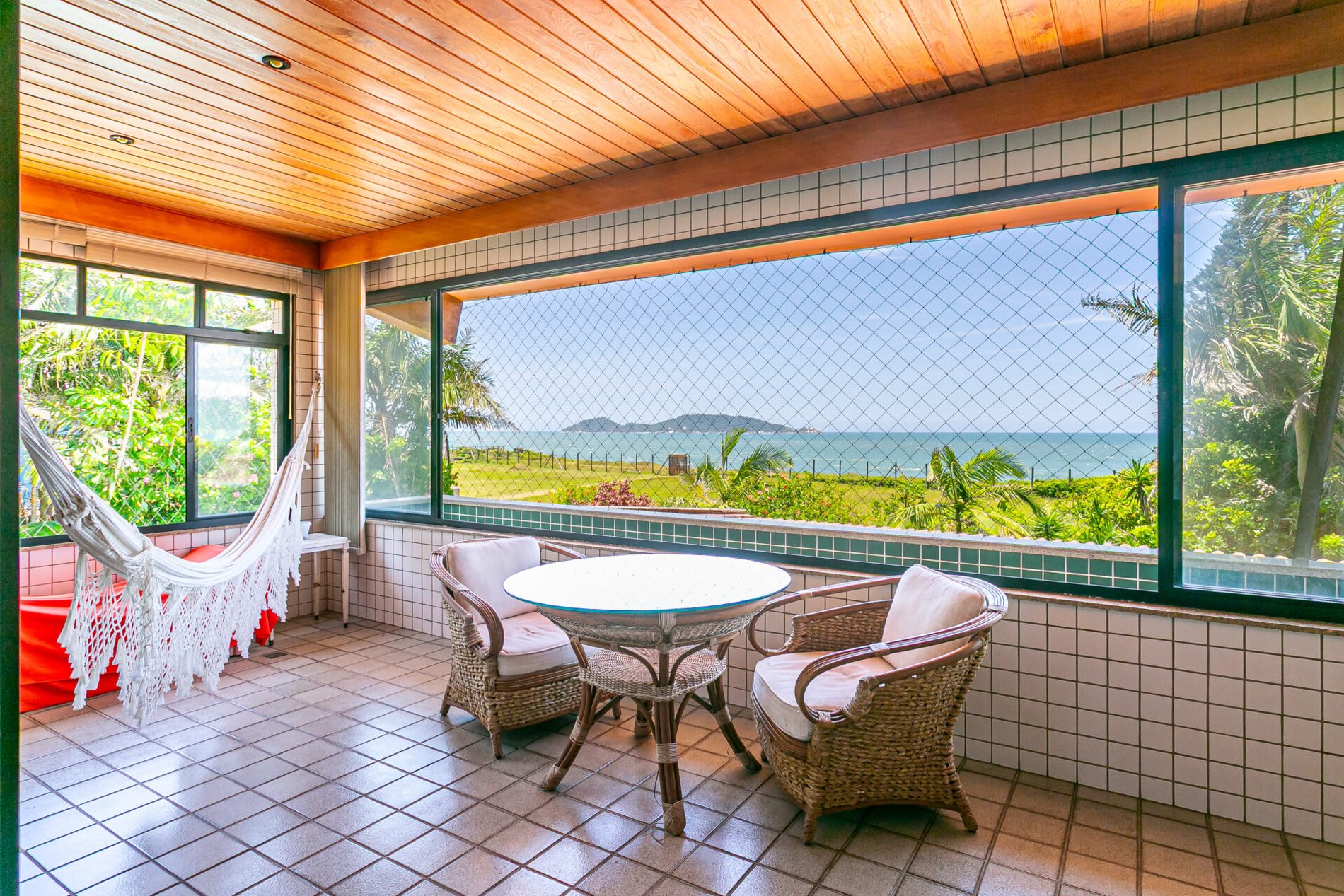 Casa em Condomínio Fechado no Morro das Pedras