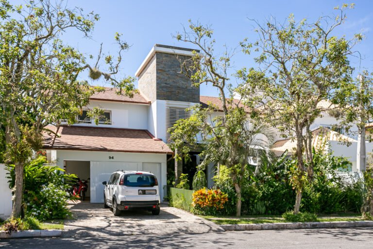 Casa à beira da Lagoa da Conceição, no Jardim Saulo Ramos