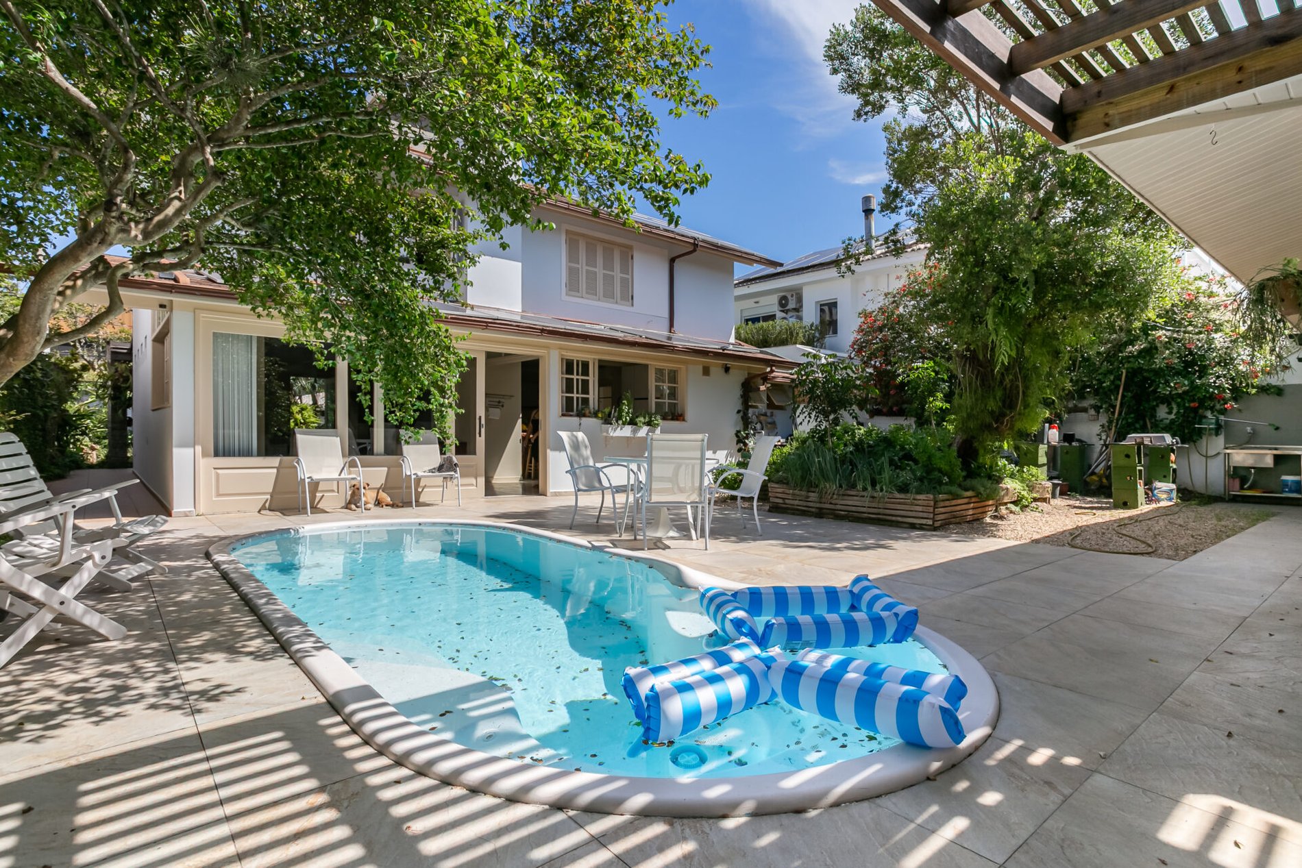 Casa à beira da Lagoa da Conceição, no Jardim Saulo Ramos