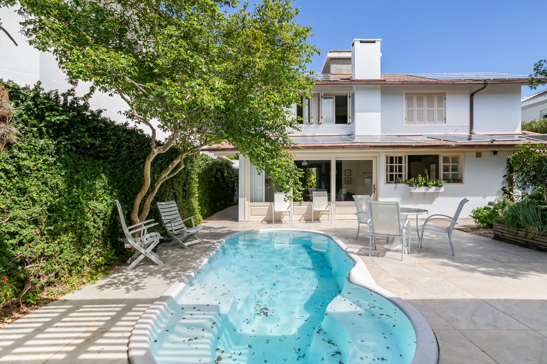 Casa à beira da Lagoa da Conceição, no Jardim Saulo Ramos