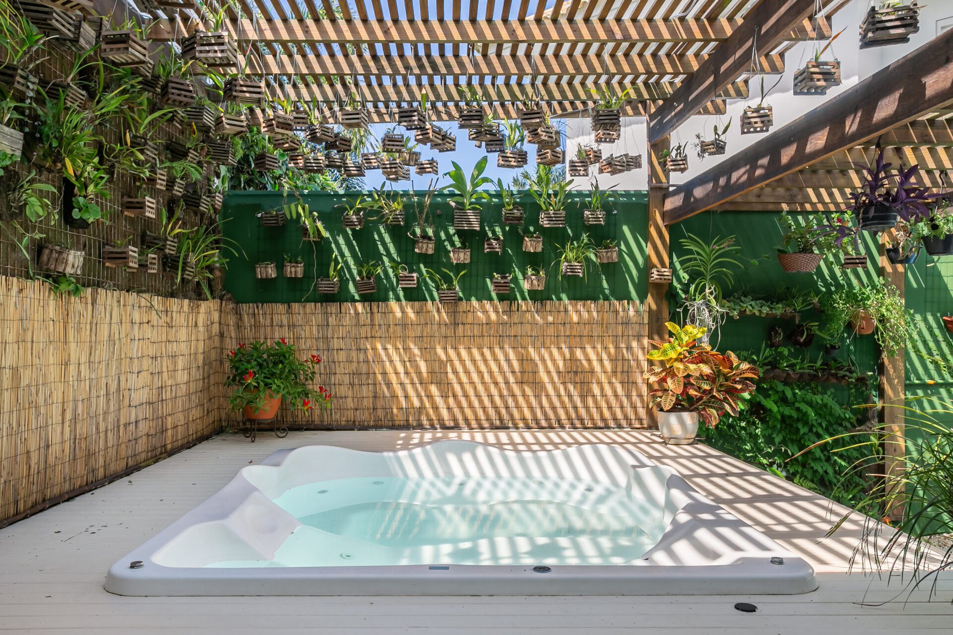 Casa à beira da Lagoa da Conceição, no Jardim Saulo Ramos