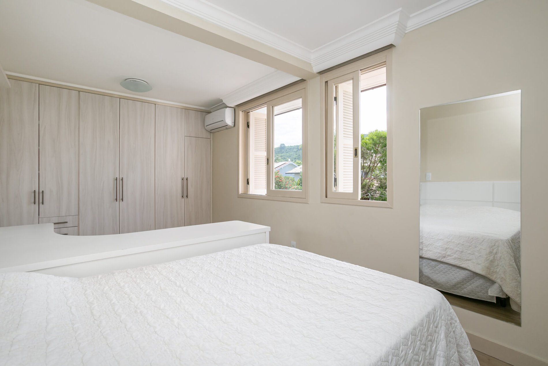 Casa à beira da Lagoa da Conceição, no Jardim Saulo Ramos