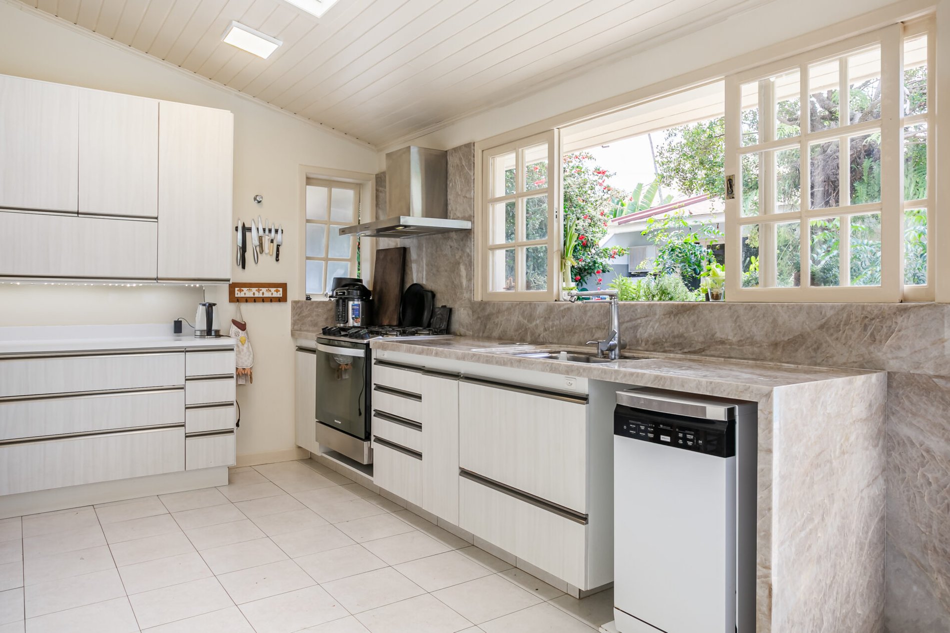 Casa à beira da Lagoa da Conceição, no Jardim Saulo Ramos